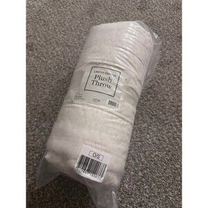 Ulta Beauty White Limited Edition Luxury Plush Throw Blanket 50" x 60" Brand New
